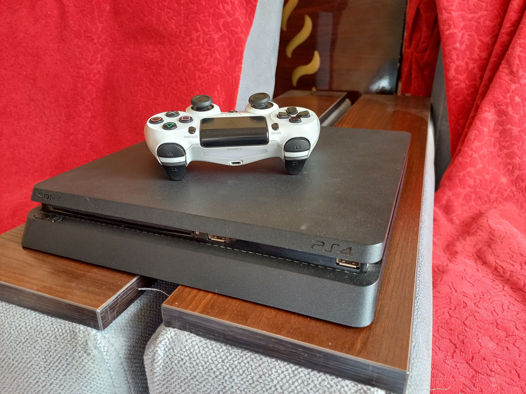 Play Station 4 слим. 1 Tb. Идеал холатда