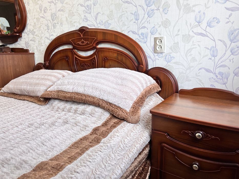 Продам спальный гарнитур