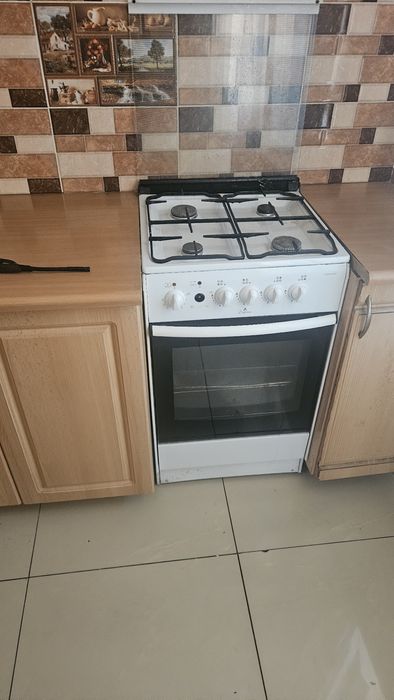 Продам газ плиту