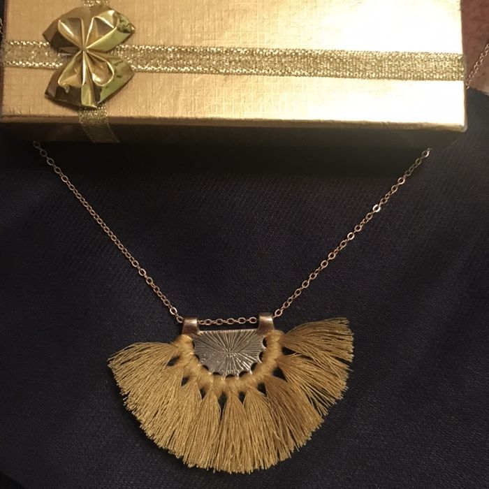 Жёлтые кисточки