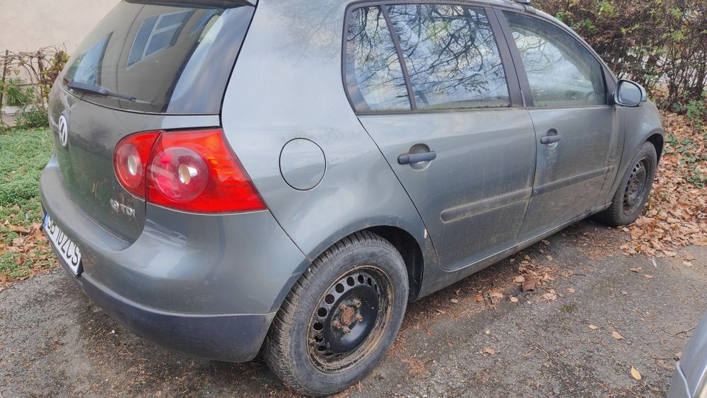 Vand golf 5 pentru dezmembrare
