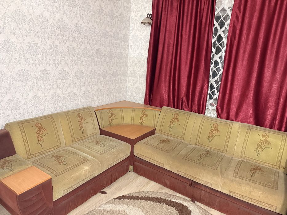 Продаю угловой диван