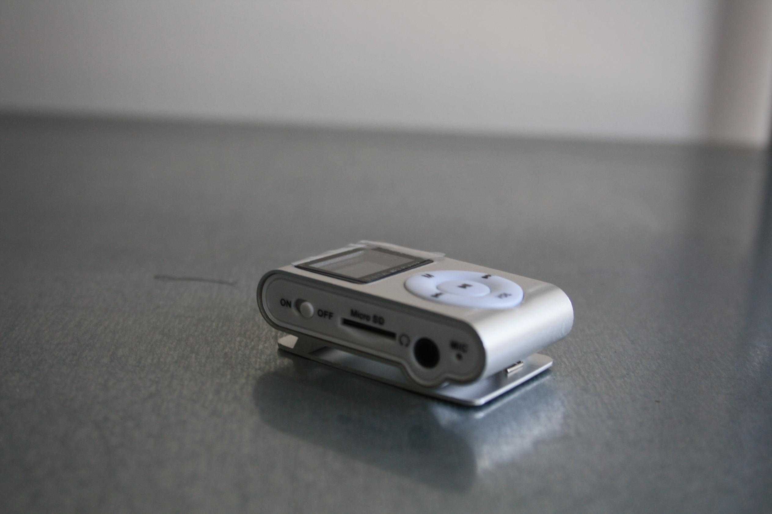 MP3 Player mini MP002 - Мп3 плеър мини със слот за карта и дисплей