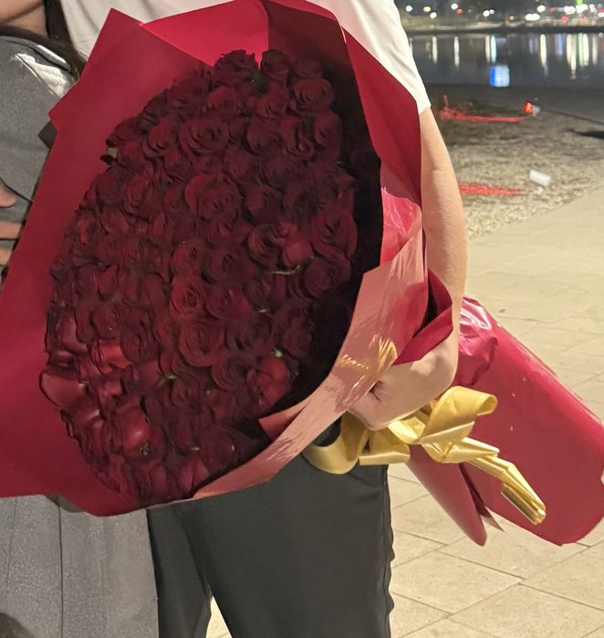 101 роза красные