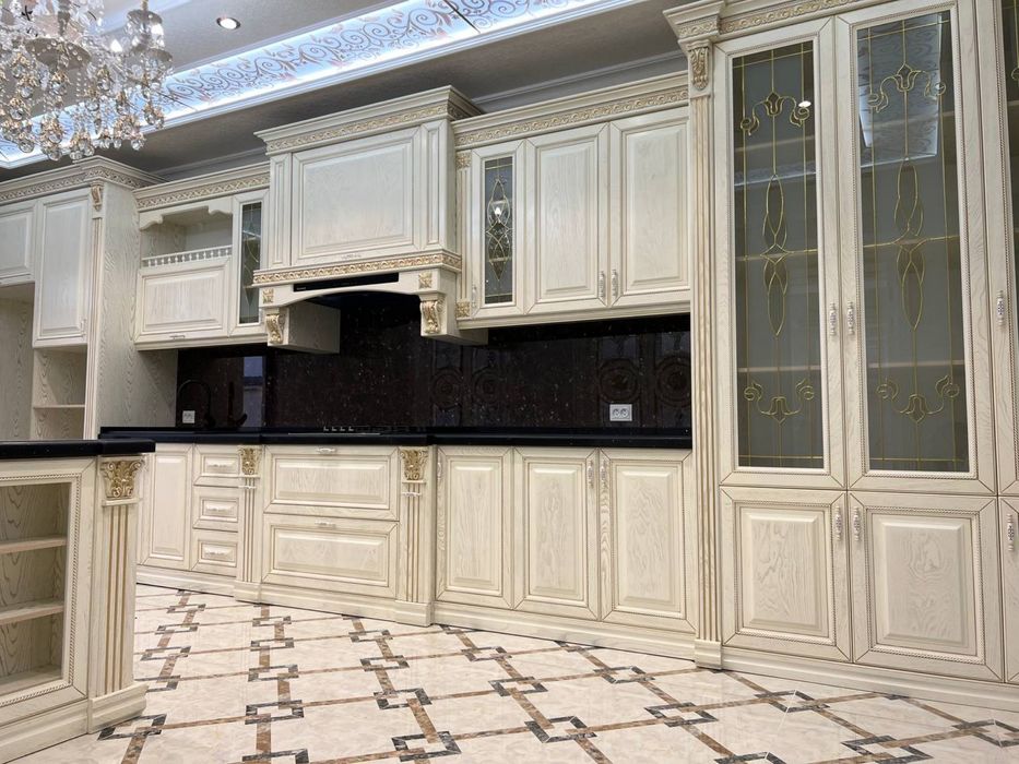 Продаётся участок в поселке Улугбек, вдоль речки.