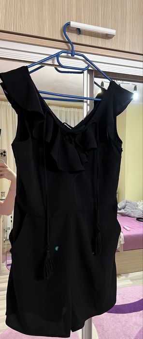 Salopeta scurta cu decolteu