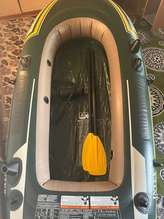 Продаю новую надувную лодку Intex Seahawk 2