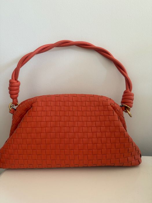 Дамска кожена чанта Guess