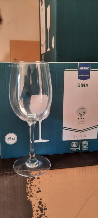 Pahare vin spumant apă suc