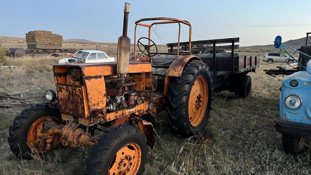 Продам трактор с прицепом находу в улытау 1 млн тг все 4 балона новые