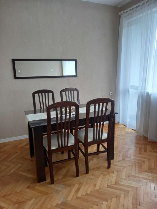 Под наем тристаен обзаведен и оборудван в идеален център на Добрич