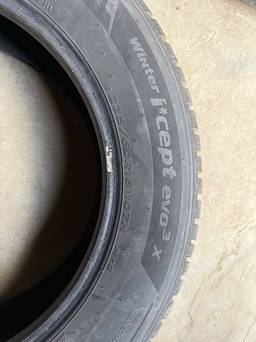 Set 4 anvelope iarnă 235/60 R18 Hankook & Uniroyal - stare excelentă