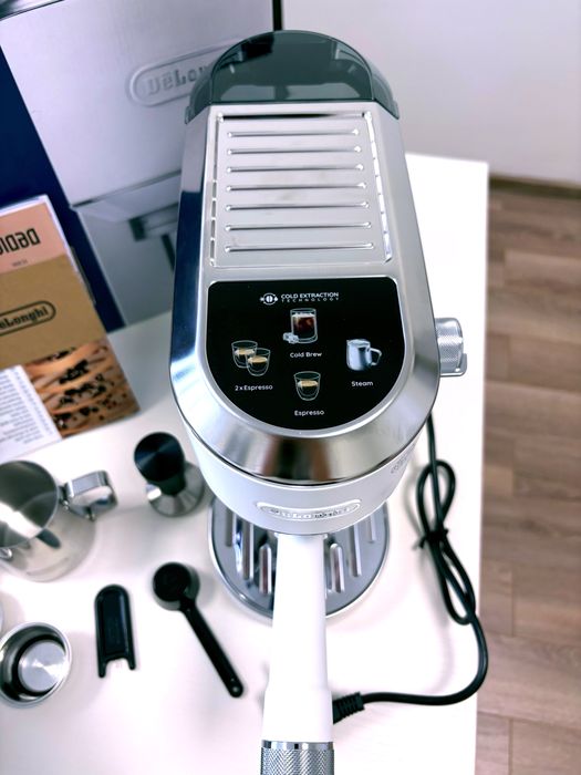 НОВА! Кафемашина Delonghi ЕС890 С ГАРАНЦИЯ! +2 ПОДАРЪКА!