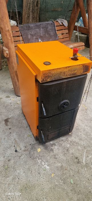 Vand centrala Ferolli pe lemne si cocs!