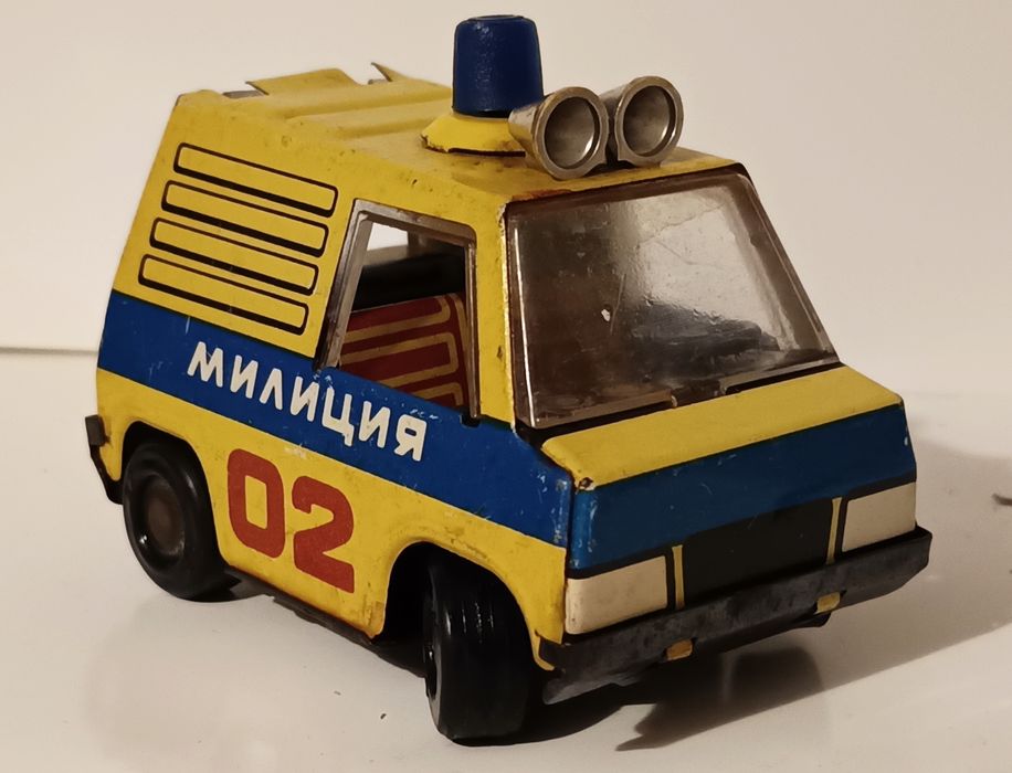 Милиция 02 ламаринена количка