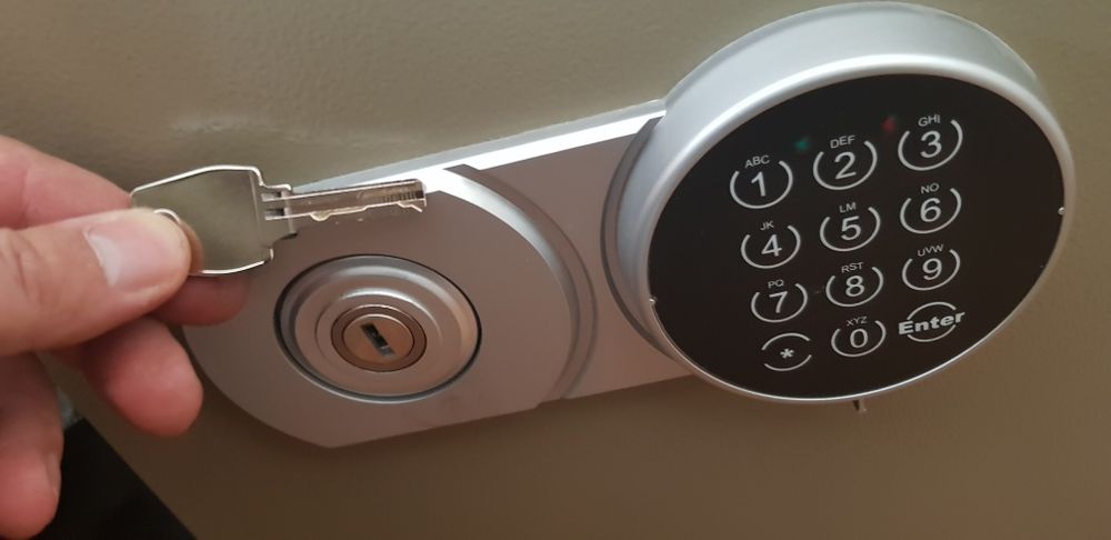 Вскрытие замка дверей сейфа вскрыть авто открыть машину медвежатник