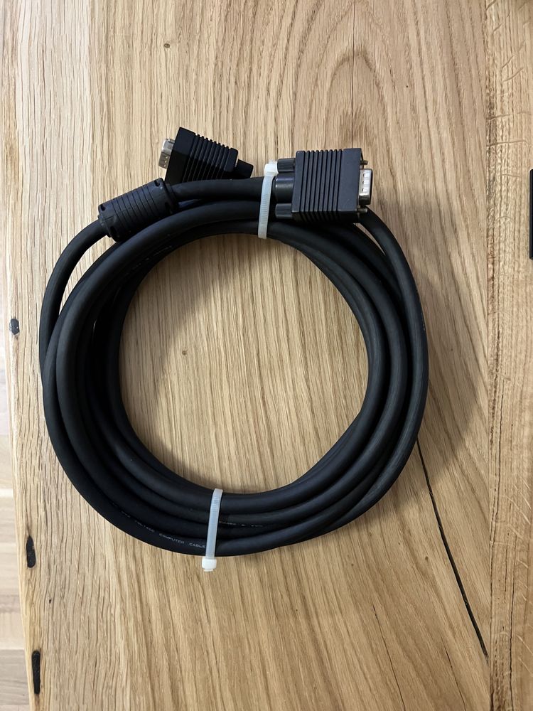 Vând cablu VGA de 5 m