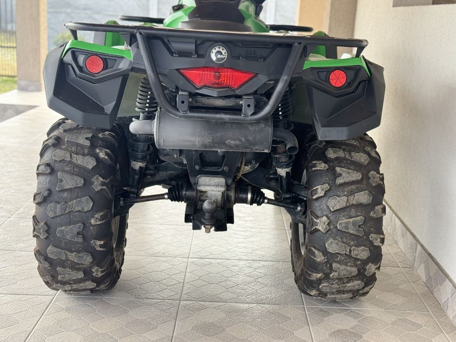 Vand sau schimb atv can am outlander