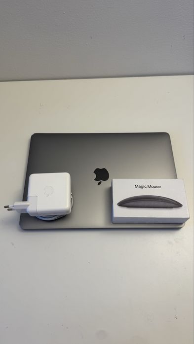 Продается MacBook Pro M1 2020 c мышкой и полным комплектом
