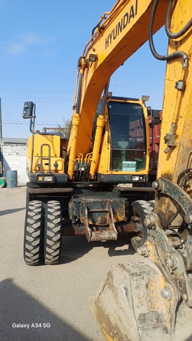 Экскаватор хизмати