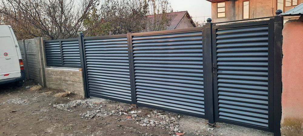 Construim la comanda dvs. garduri si porti din:
- panouri stil jaluzea