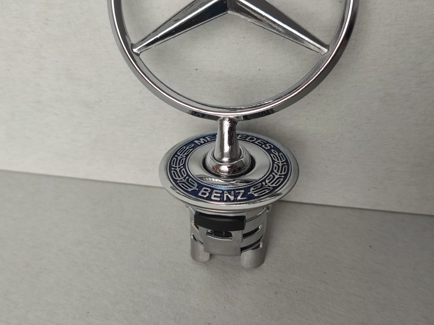 Предна емблема "мерник" за Мерцедес Mercedes-Benz