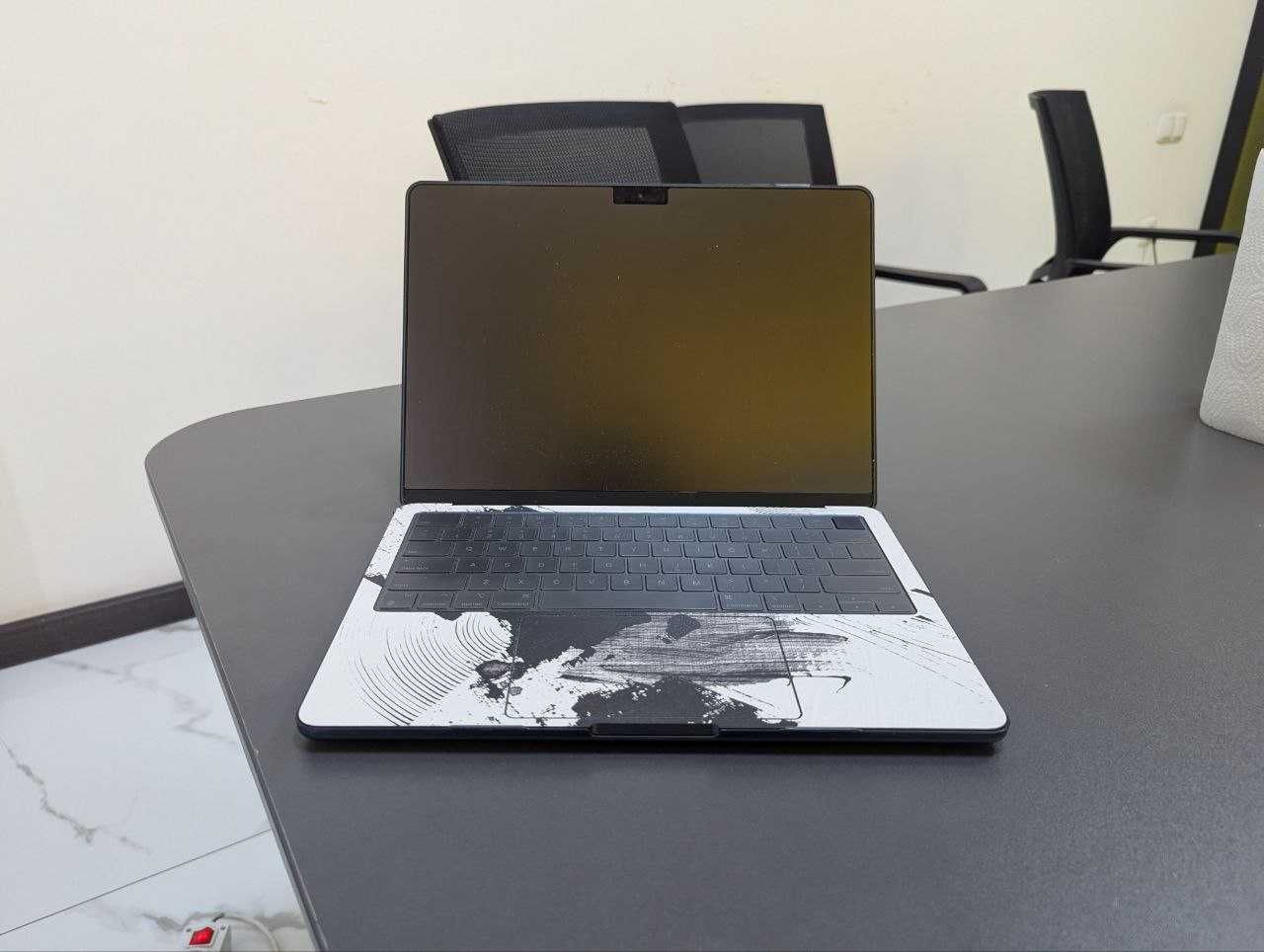 MacBook Air 13" M3 (2024) / 16GB / 256GB / Midnight / срочно!