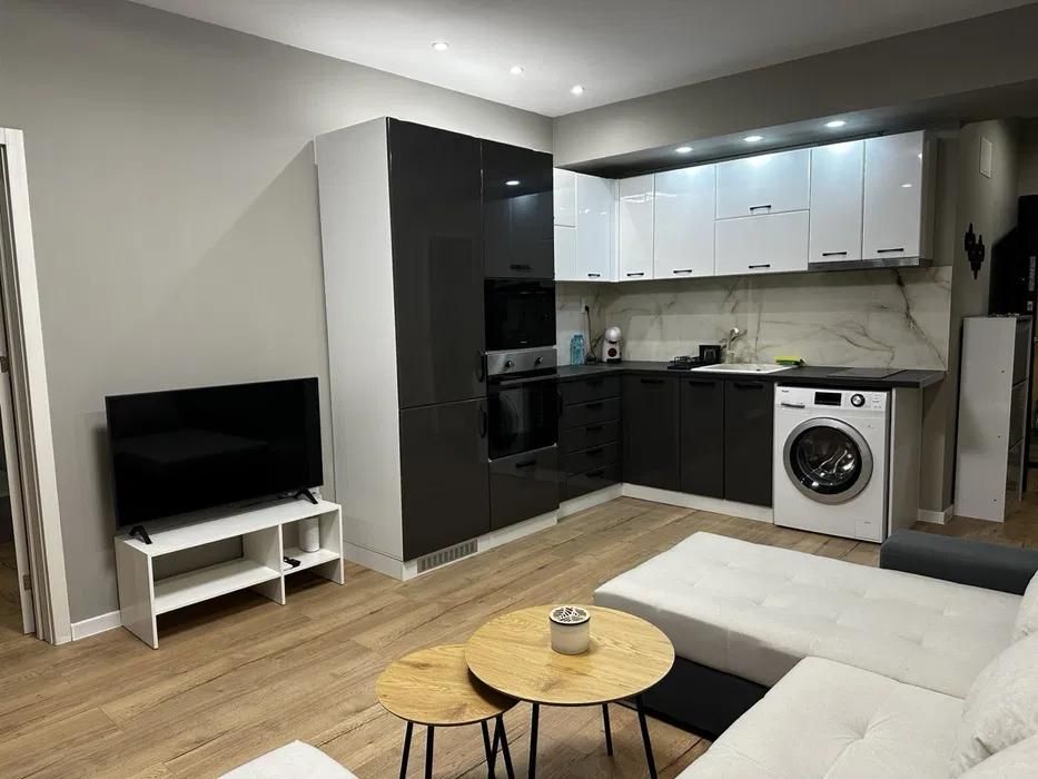 Дава се под наем Двустаен апартамент в Варна, Център - 63 кв.м за 500 € - Снимка #1