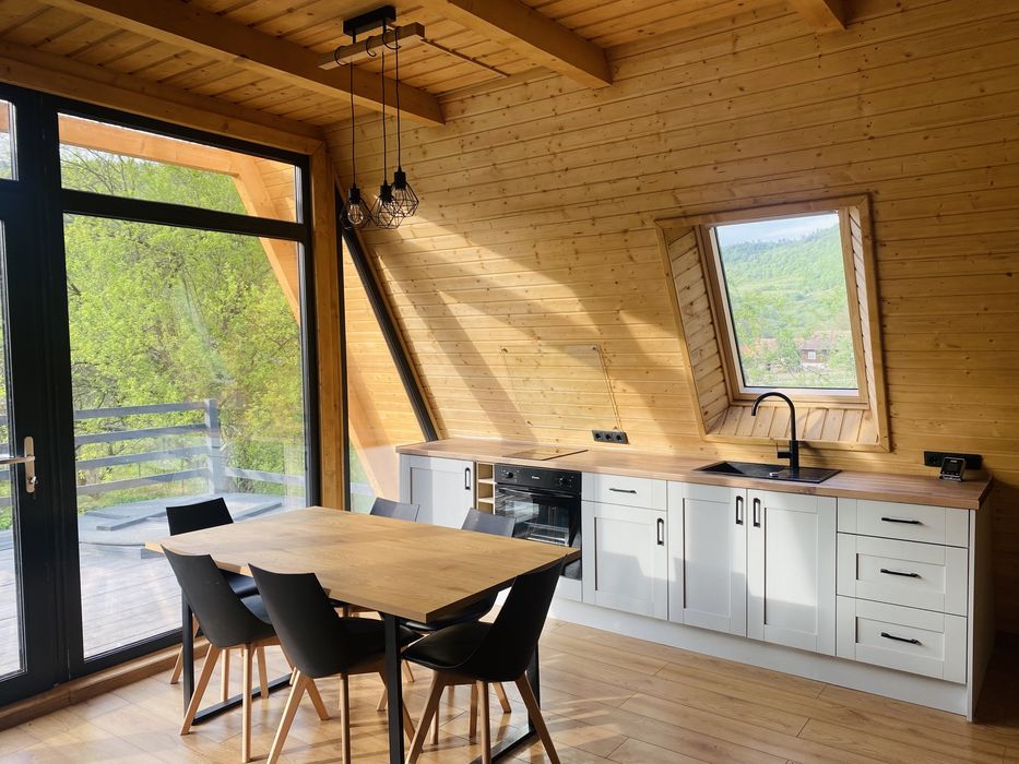 Închiriez cabană cu ciubăr