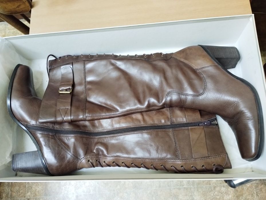 Дамски ботуши BATA oт телешка кожа.