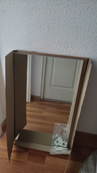 Vând oglinda baie nouă
