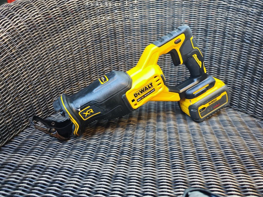 Fierăstrău sabie DeWalt DCS382 XR 6 amperi