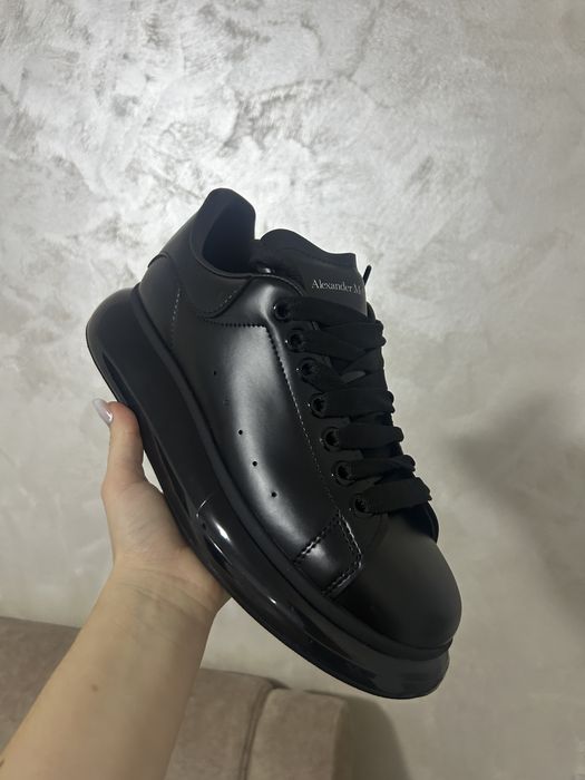 Vand adidasi alexander mqueen