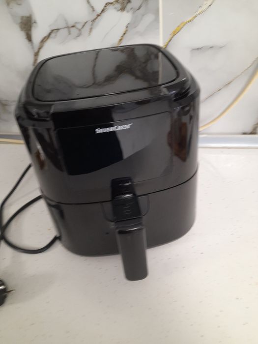 Vând friteuza ca noua