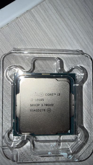 Процесор I3-10105 с охладител