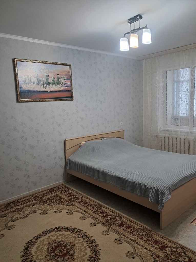 Сдам в аренду суточно, по часам 1 комн. квартиру  рн. БЦ МИР Сазда