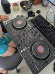 Numark Mixtrack Platinum FX -  Deck controller pentru Serato DJ
