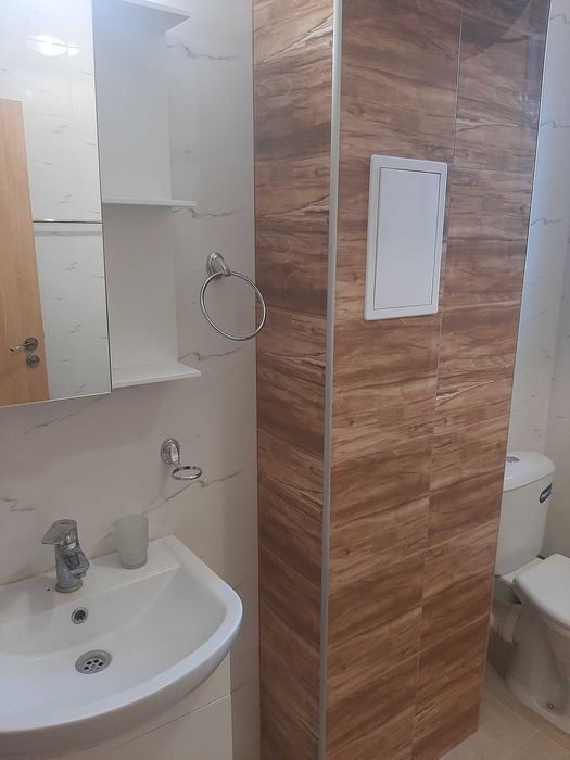 Частно лице отдава нов 3 стаен просторен апартамент 100 м2.