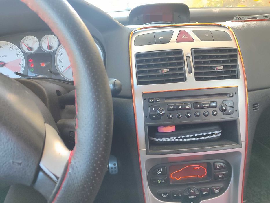 Продавам личния си автомобил - Peugeot 307 CC