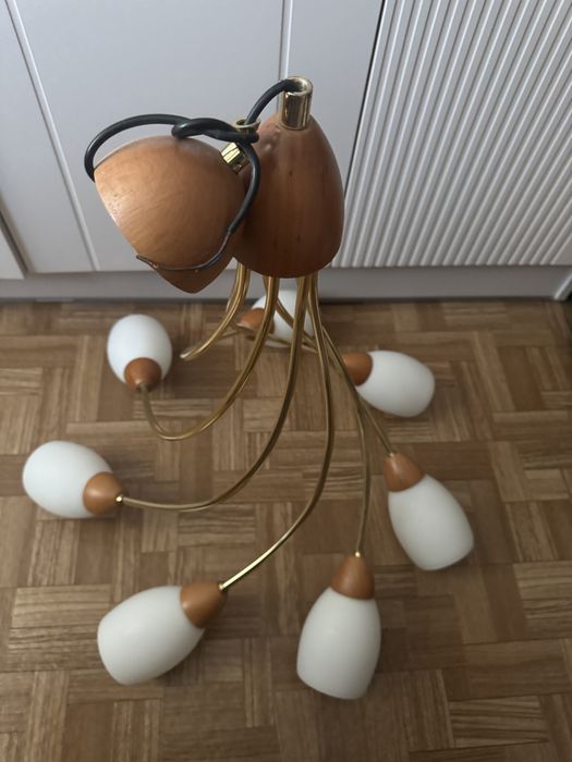 Продам люстру с лампочками