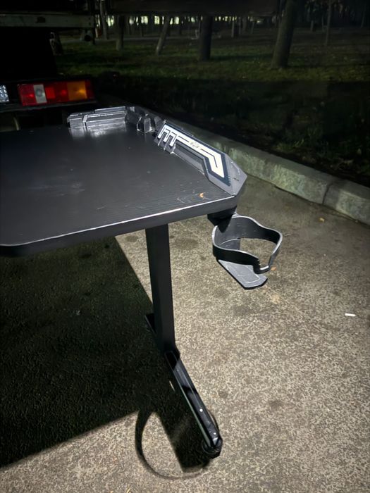 Продаеться стол для компьютера