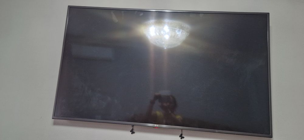 Продам Смарт Телевизор LG Диагональ 124/70.