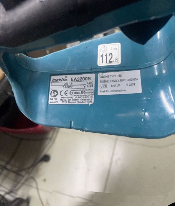 Моторна резачка за дърва makita EA3200S