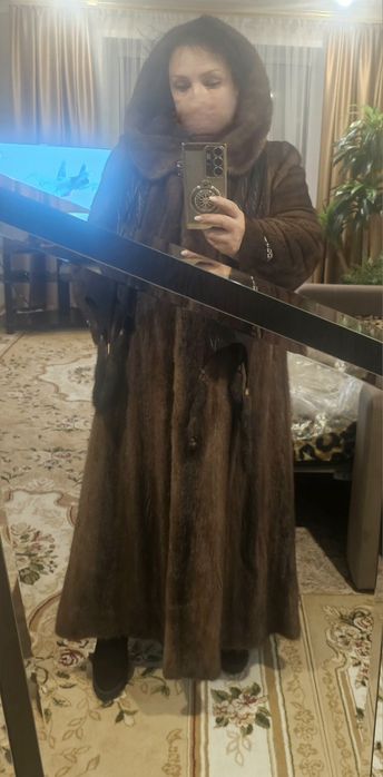 Продвм норковую шубу с капюшоном