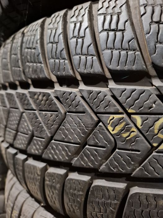 245 45 18 anvelope de iarna Pirelli