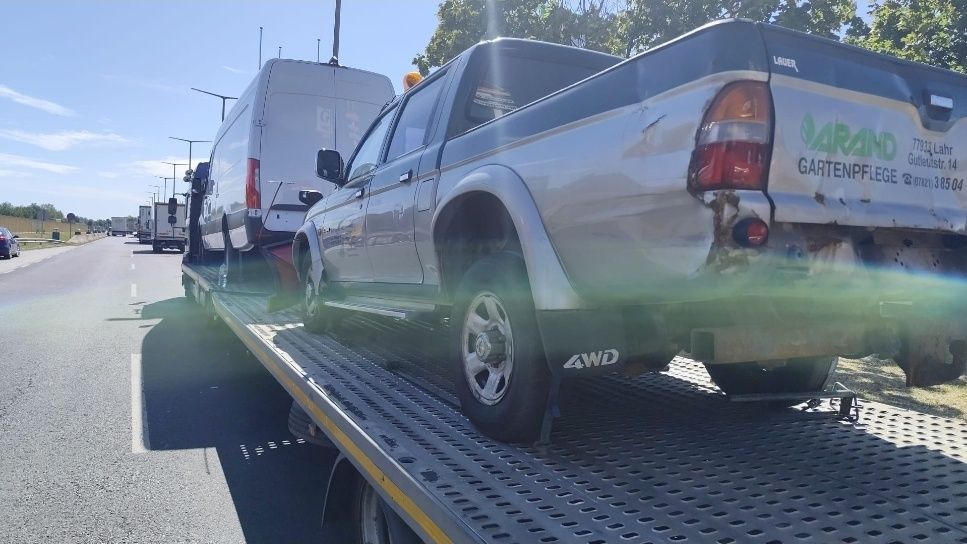 Vând sau Dezmembrez mitsubishi l200