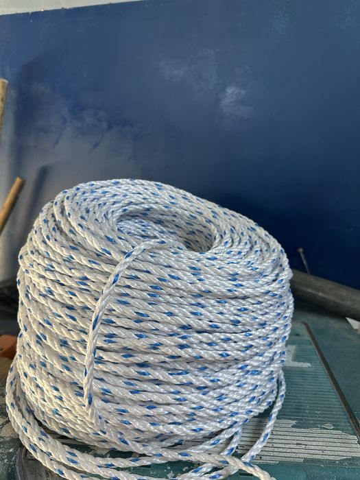 Веревка швартовая 3 жильная 5-6мм /220метров