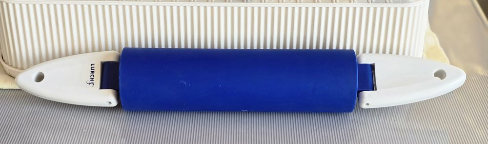 Продам силиконовую скалку. Новая.