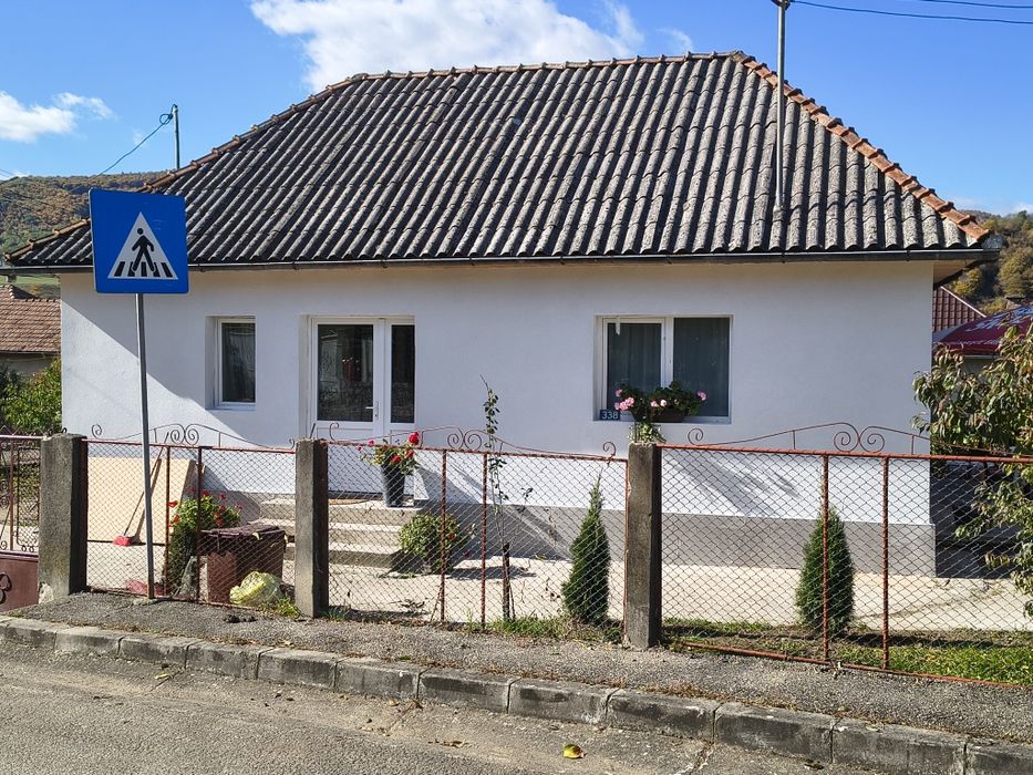Vând casă la 60 km de Cluj com Șimișna jud salaj
