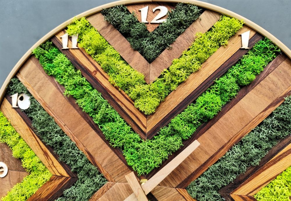 Часовник от масив и скандинавски мъх